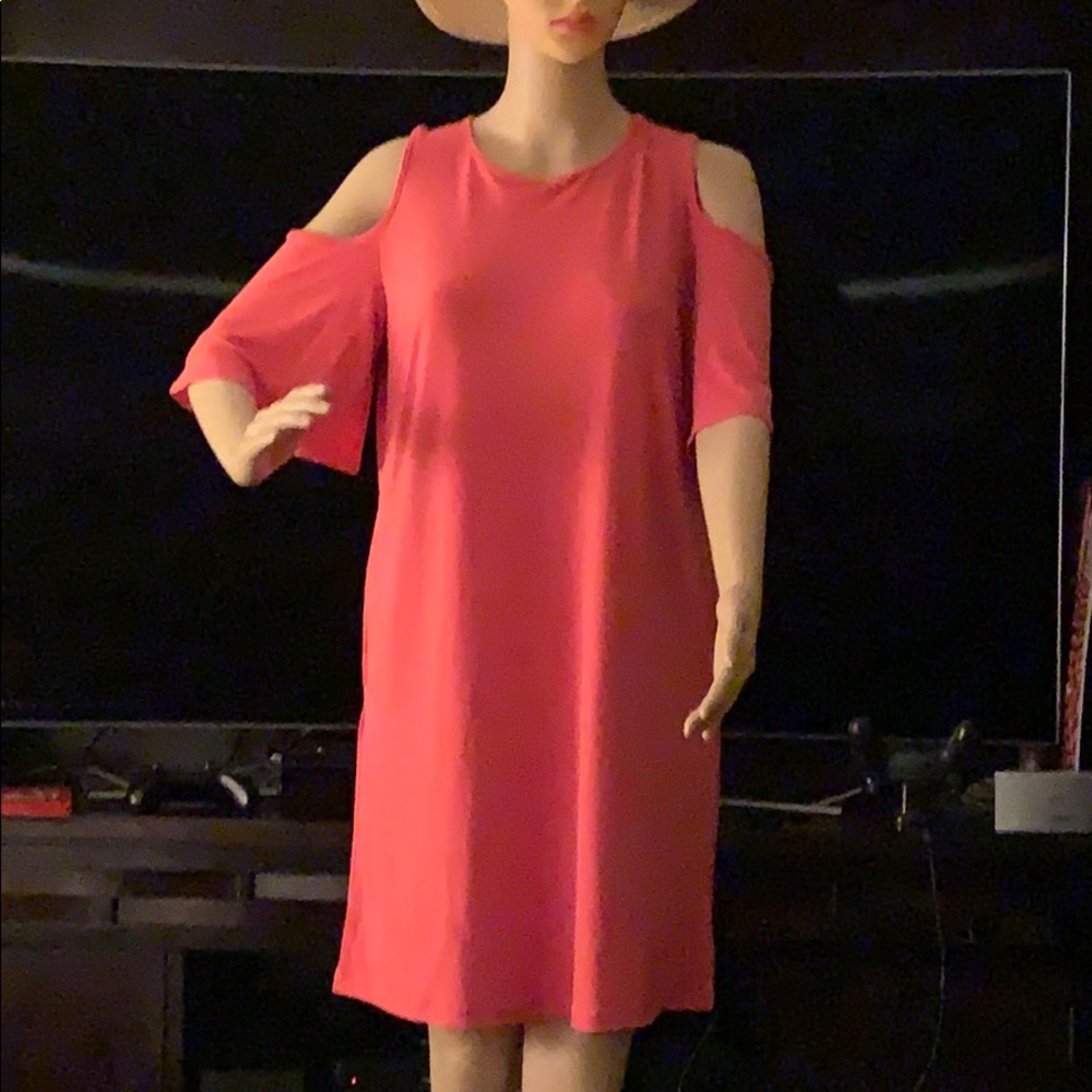 Open shoulder casual dress